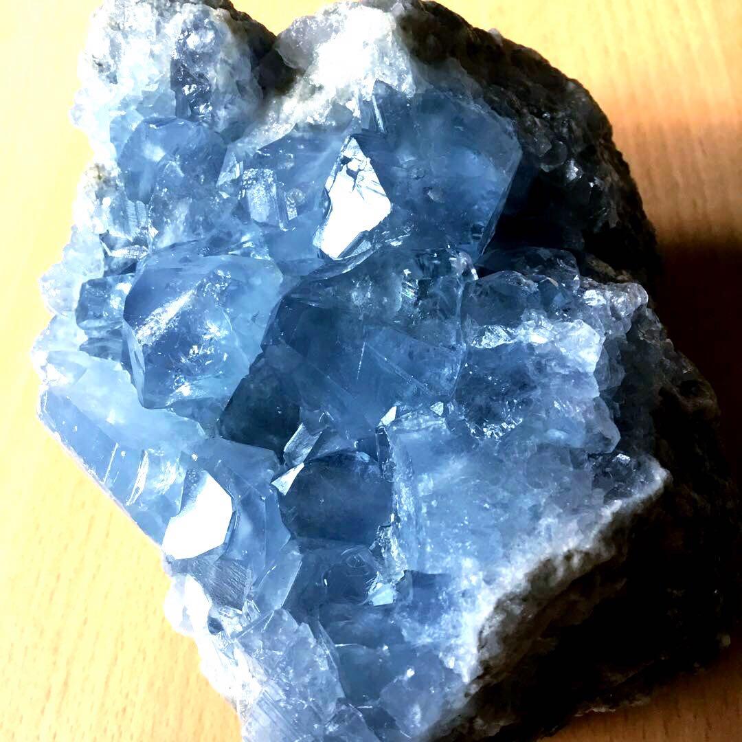 セレスタイト(天青石)クラスター原石　マダガスカル産　浄化　ヒーリング効果　置物