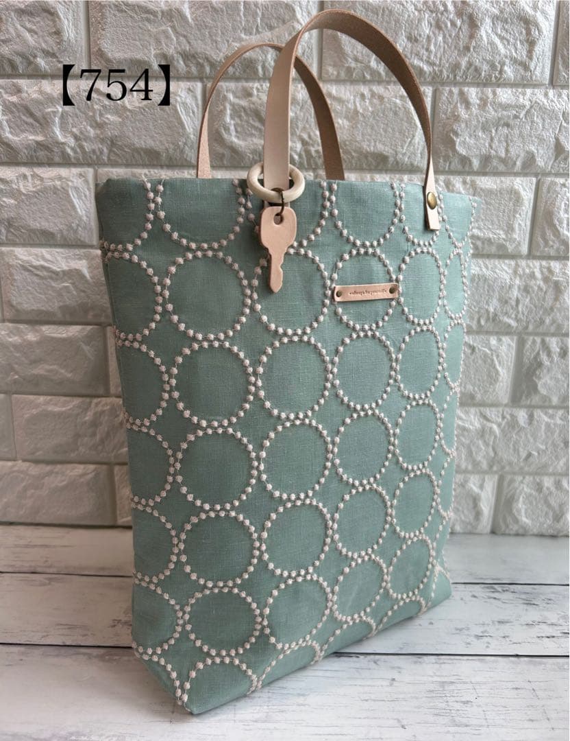 【754】ミナペルホネン　タンバリン　A4縦型トートバッグ　持ち手ヌメ革製