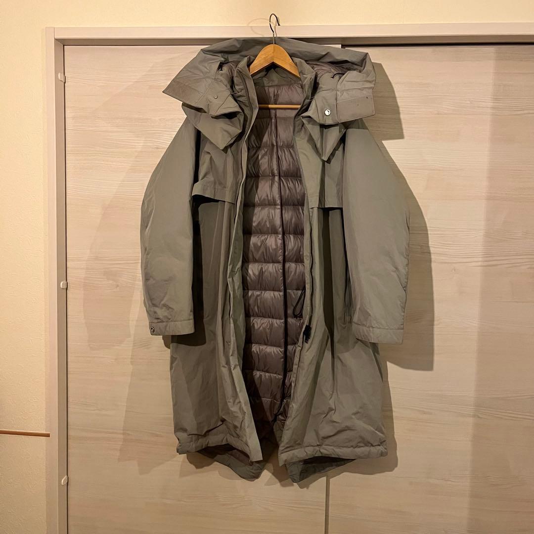 Attachment フード付きグレー ダウンジャケット