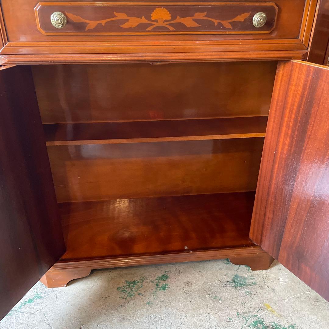 イタリア製・アンティーク象嵌模様の素敵なキャビネット