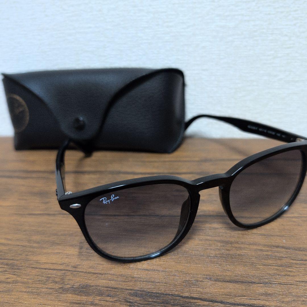 Ray-Ban RB4259F ブラックフレーム ライトグレーサングラス