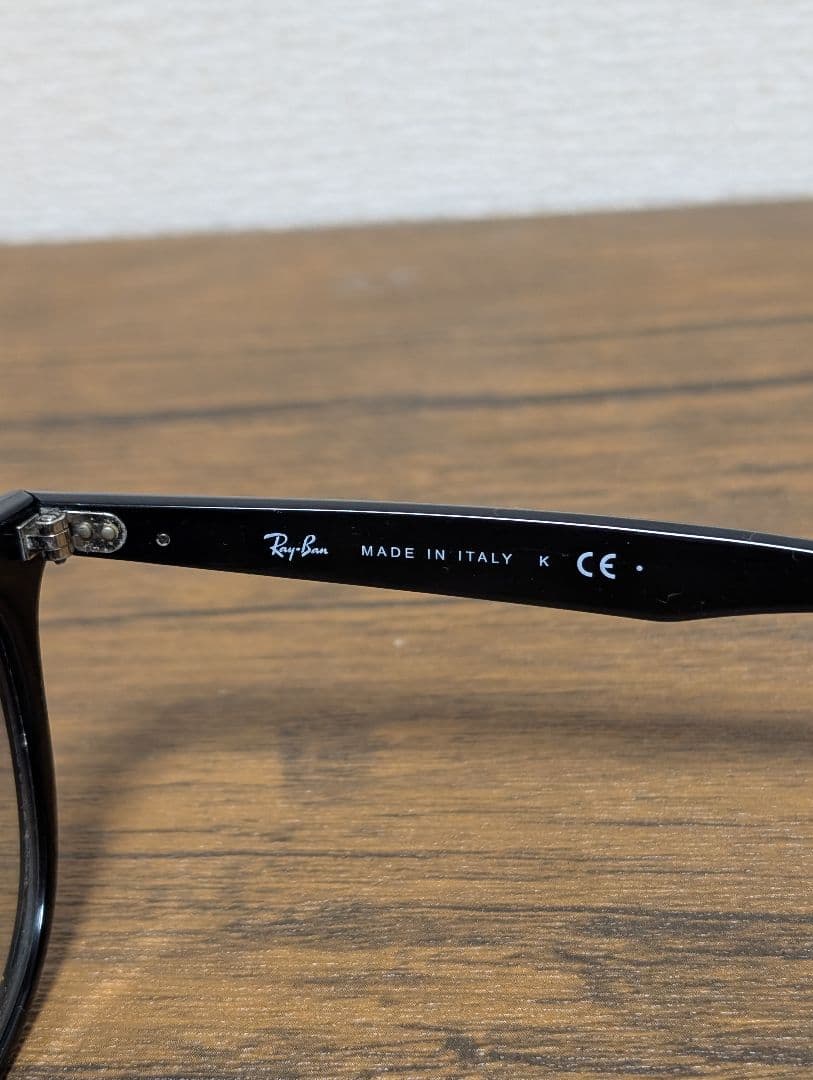 Ray-Ban RB4259F ブラックフレーム ライトグレーサングラス