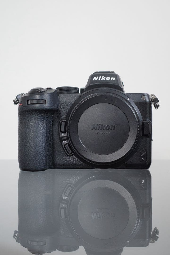 NikonZ5 フルサイズミラーレスボディ　バッテリー＋ストラップ付属　動作良好