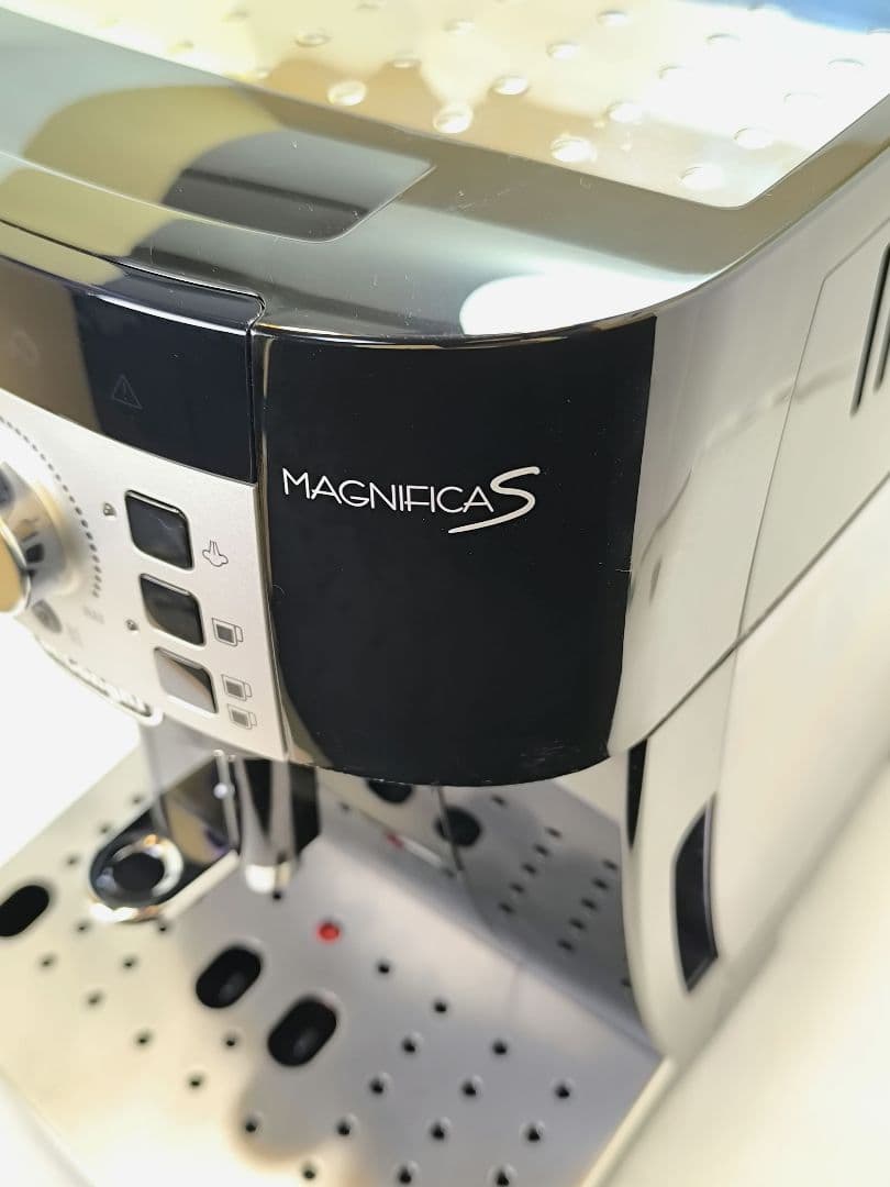 デロンギ　コンパクト全自動コーヒーマシンマグニフィカS ECAM22112B　5