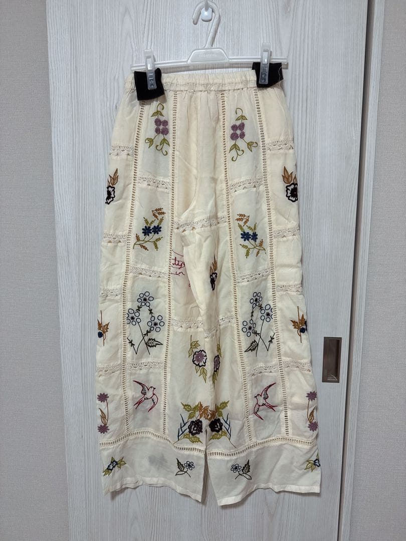 トゥデイフル　刺繍　パンツ
