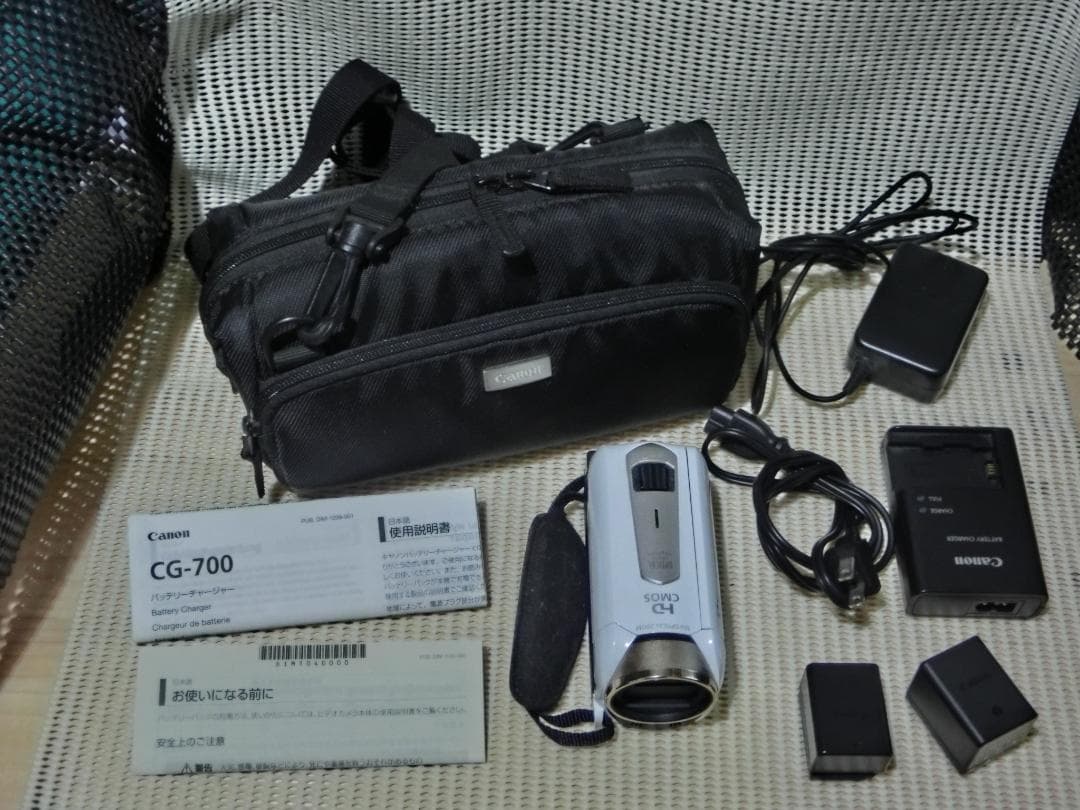 m*i様 ビデオカメラ　キャノン　iVIS HF R52　バッグ他付属品付き