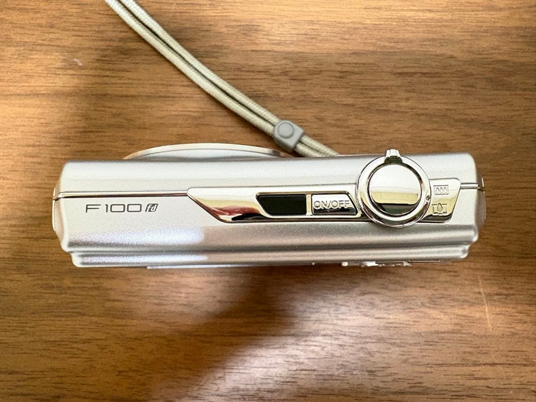 FUJIFILM FINEPIX F100fd デジタルカメラ　動作確認済み