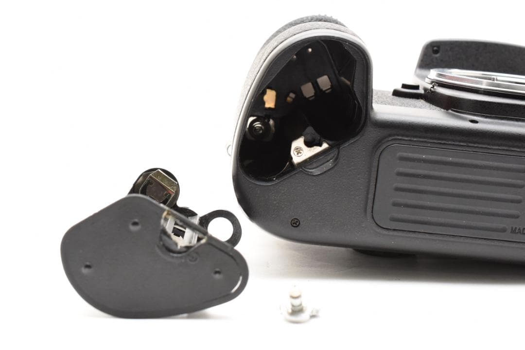 ニコン　Nikon F100 フィルムカメラボディ①