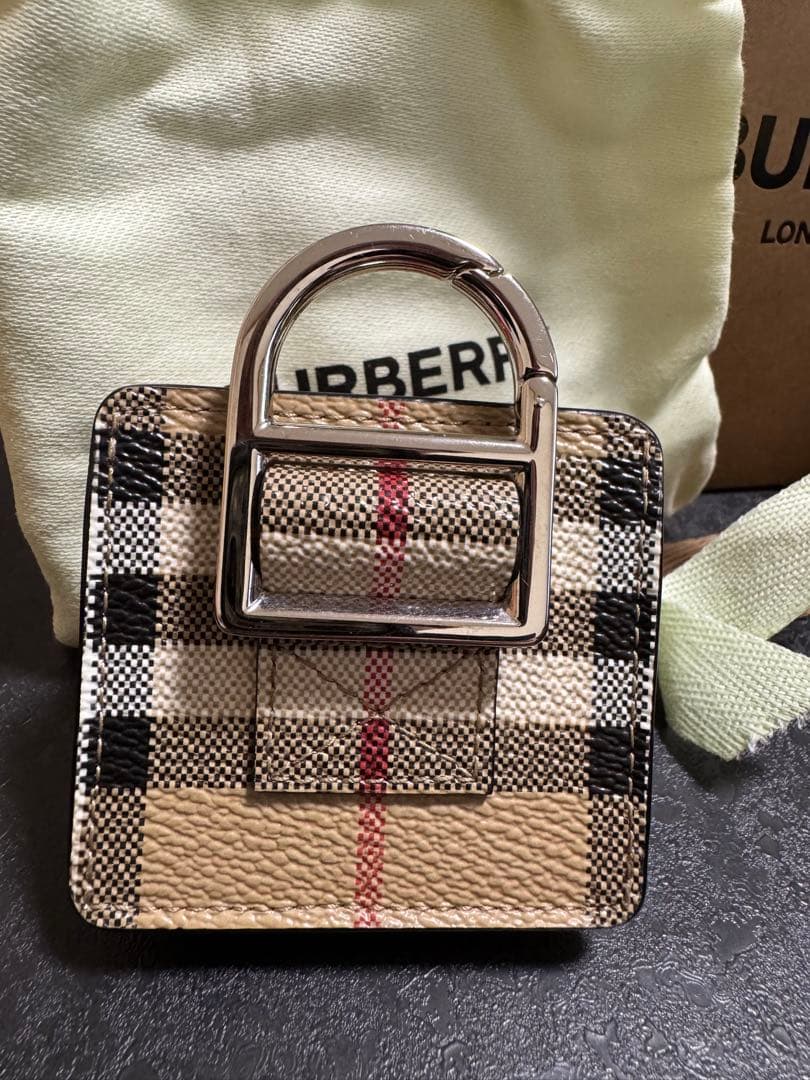 Burberry AirPodsケース