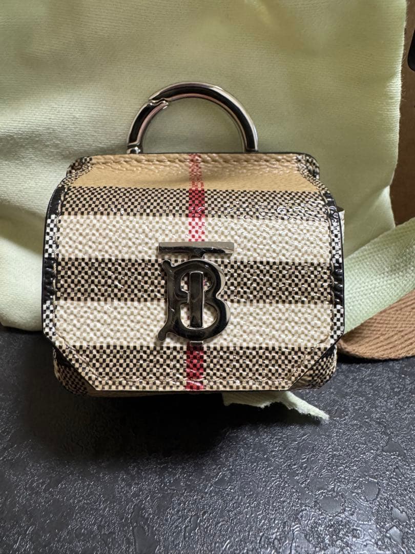 Burberry AirPodsケース