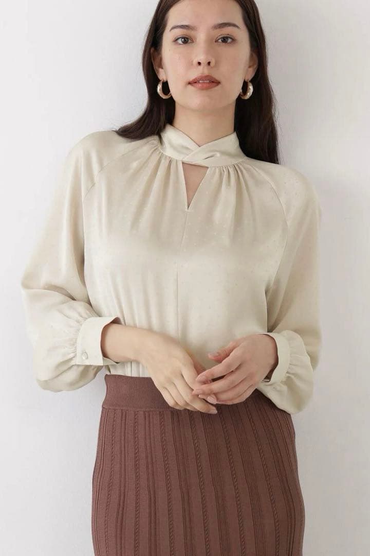 ピンキーアンドダイアン◆ギャザーネックドットジャガードブラウス ベージュ 38