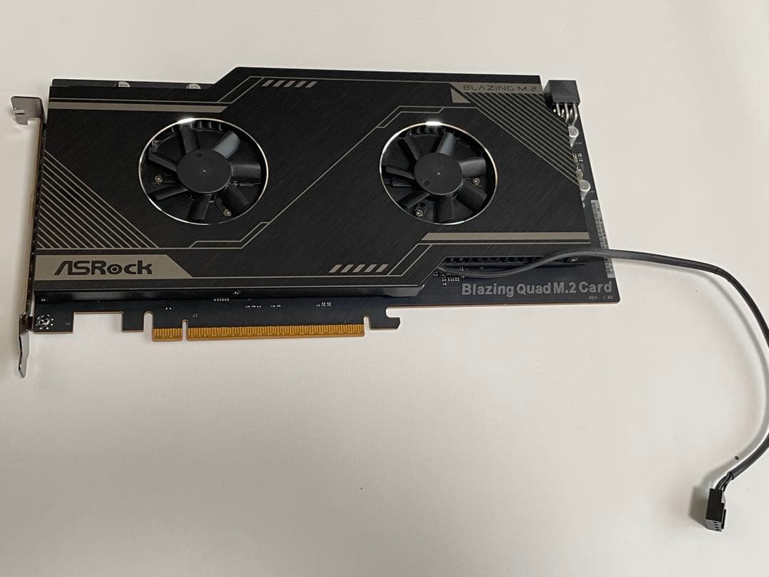 ASRock Blazing Quad M.2 Card 拡張カード