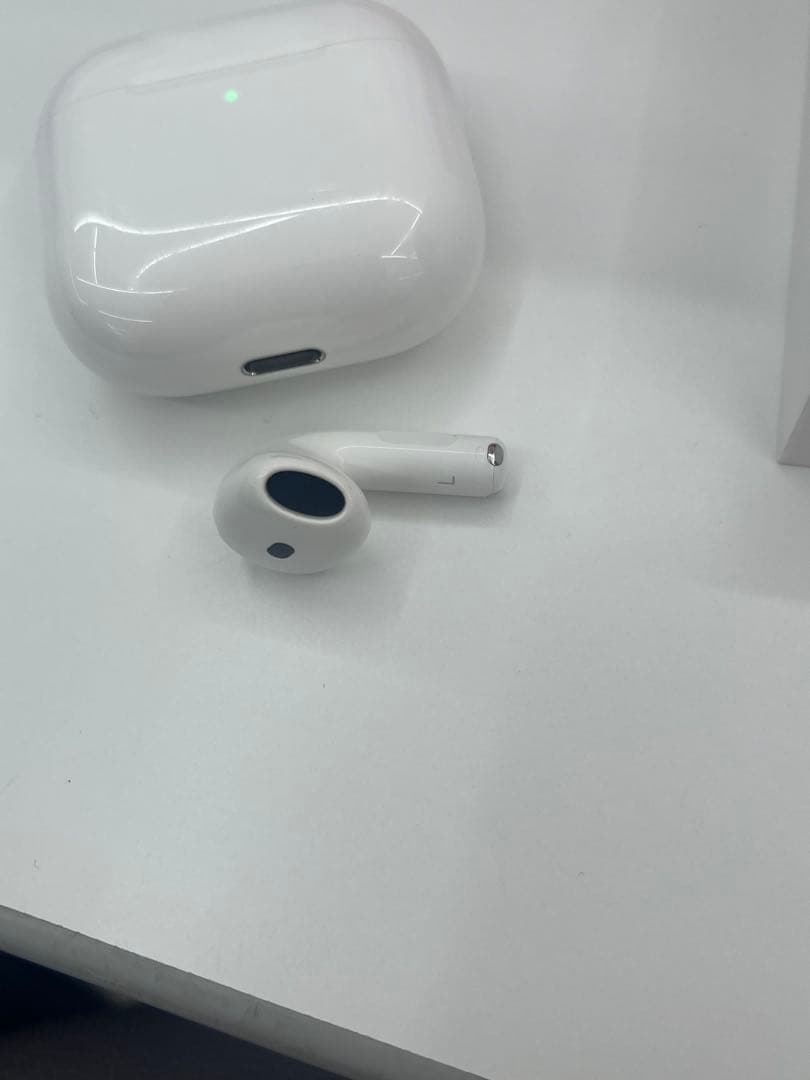 AirPods (第4世代) 本体