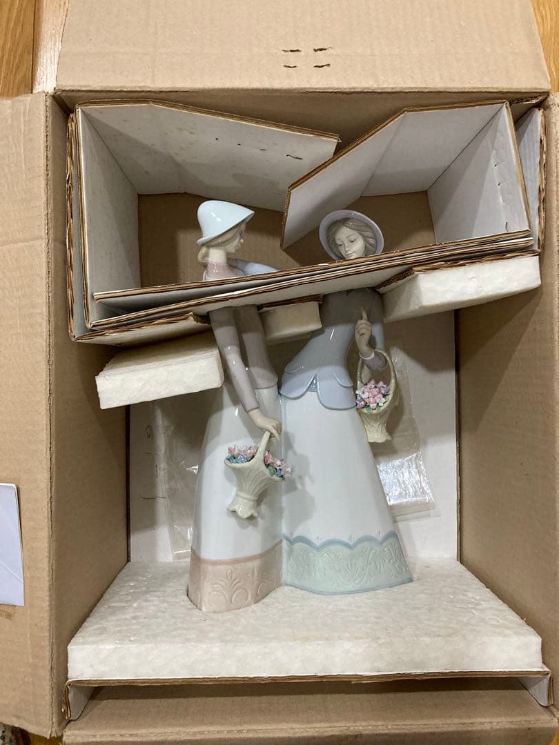 Ｌisa未使用　リアドロ仲良し2人