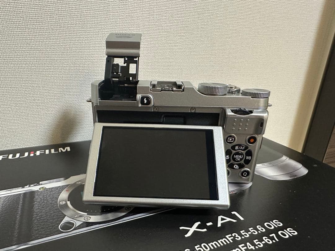 【美品】FUJIFILM X-A1 ダブルズームレンズキット ブラウン