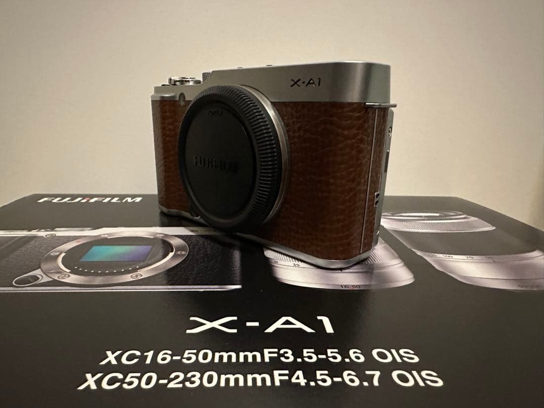 【美品】FUJIFILM X-A1 ダブルズームレンズキット ブラウン