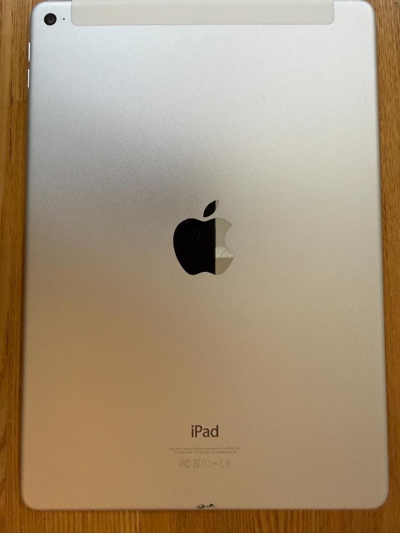 ★美品 iPad Air 2（64GB / シルバー）docomo版 SIM対応