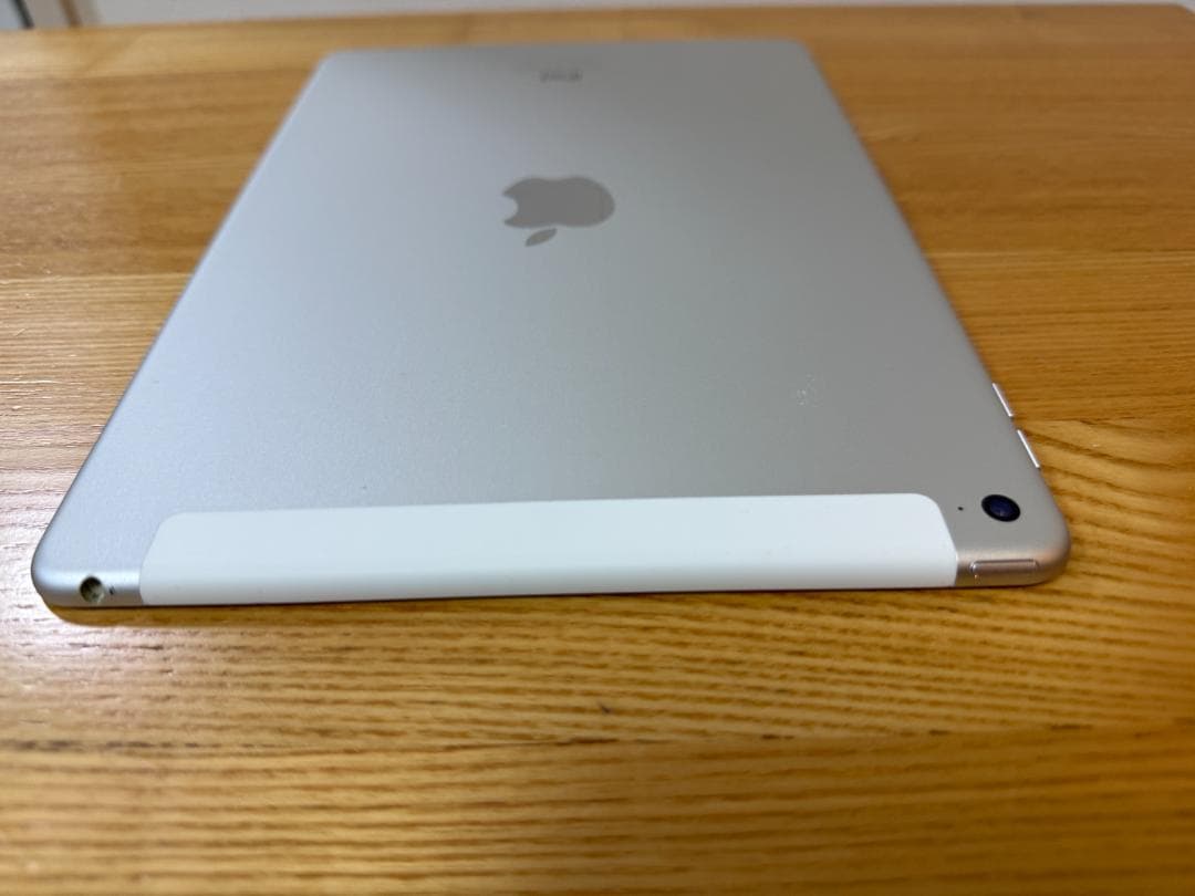 ★美品 iPad Air 2（64GB / シルバー）docomo版 SIM対応