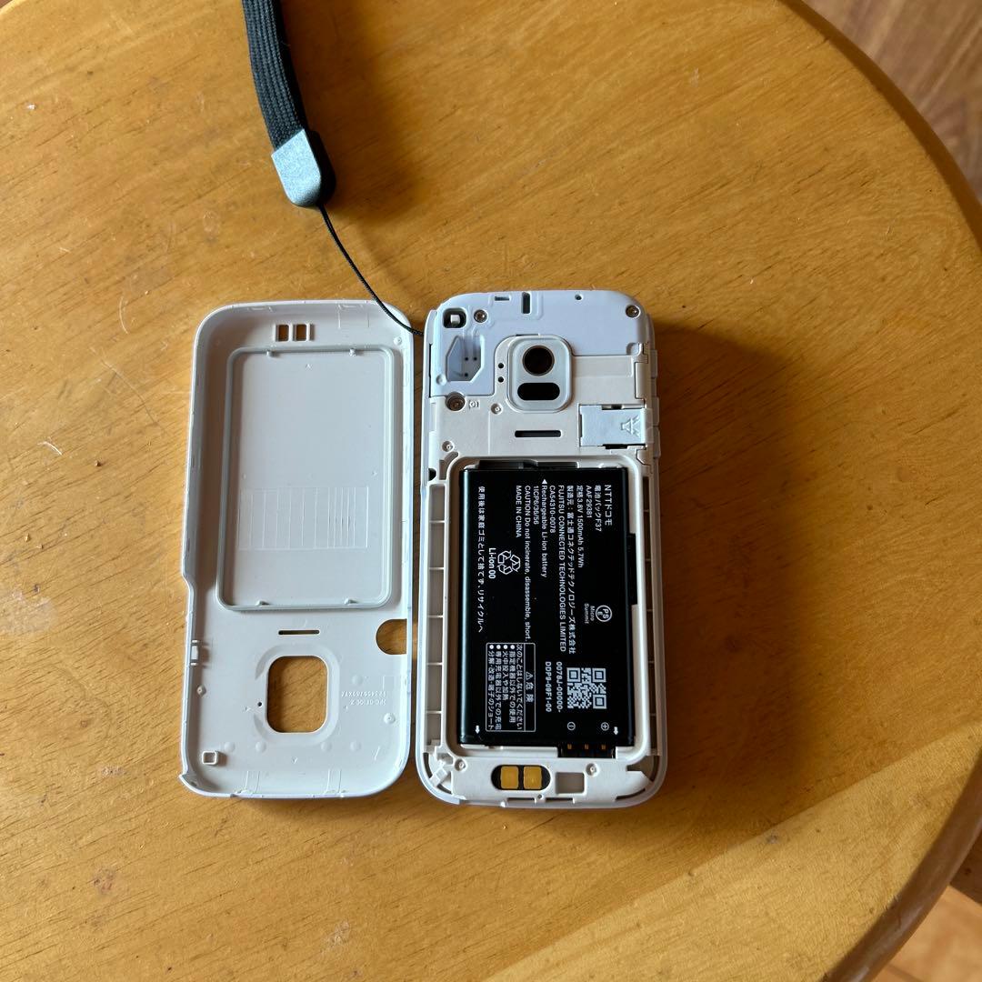 docomo らくらくホンF-01Mホワイト