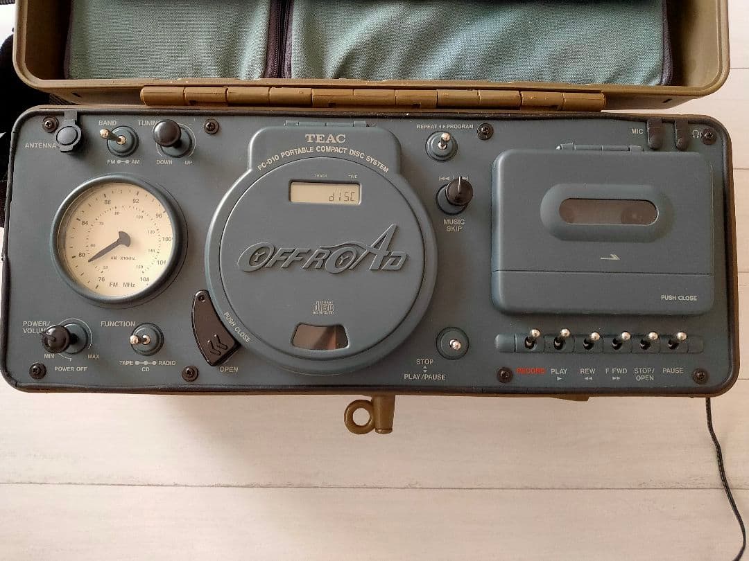 ミリタリー風TEAC PC-D10 ポータブルCDラジカセ