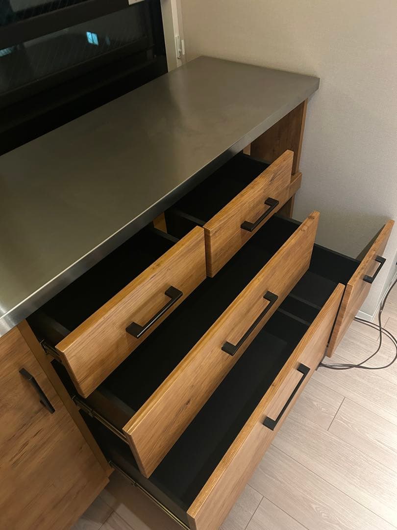 キッチンカウンター、カップボード、木目調、ステンレス天板