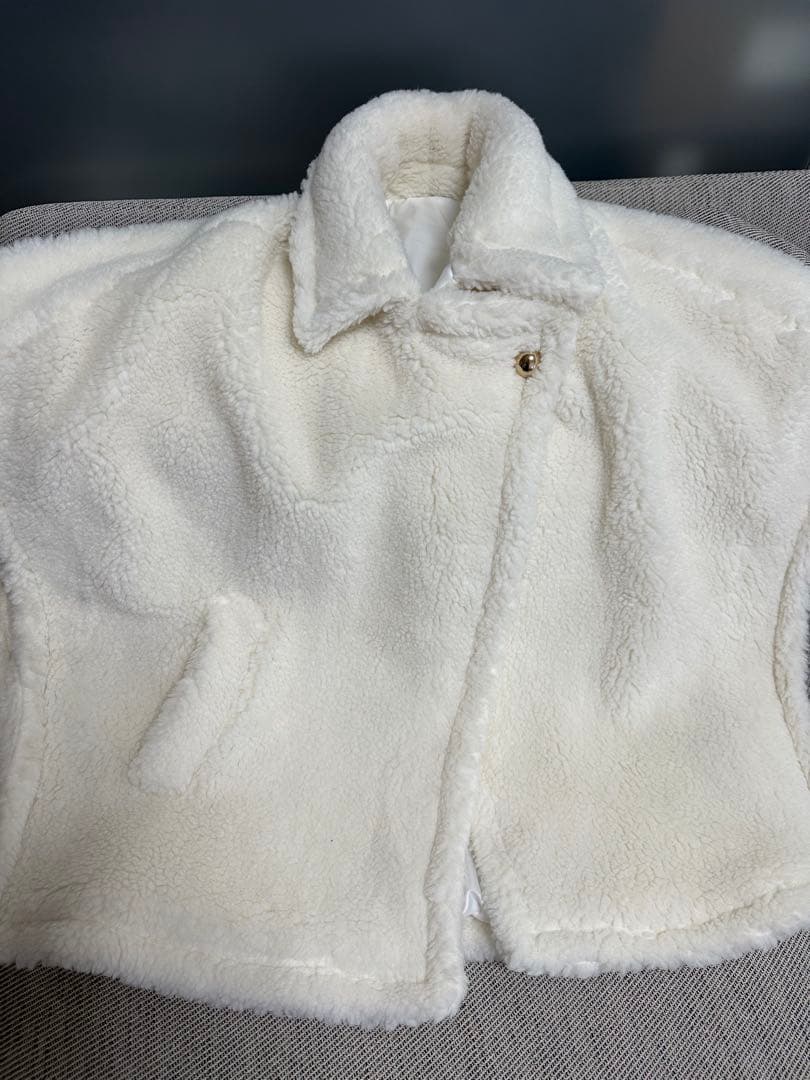 バースデーバッシュ　ホワイト ポンチョ　ボアコート