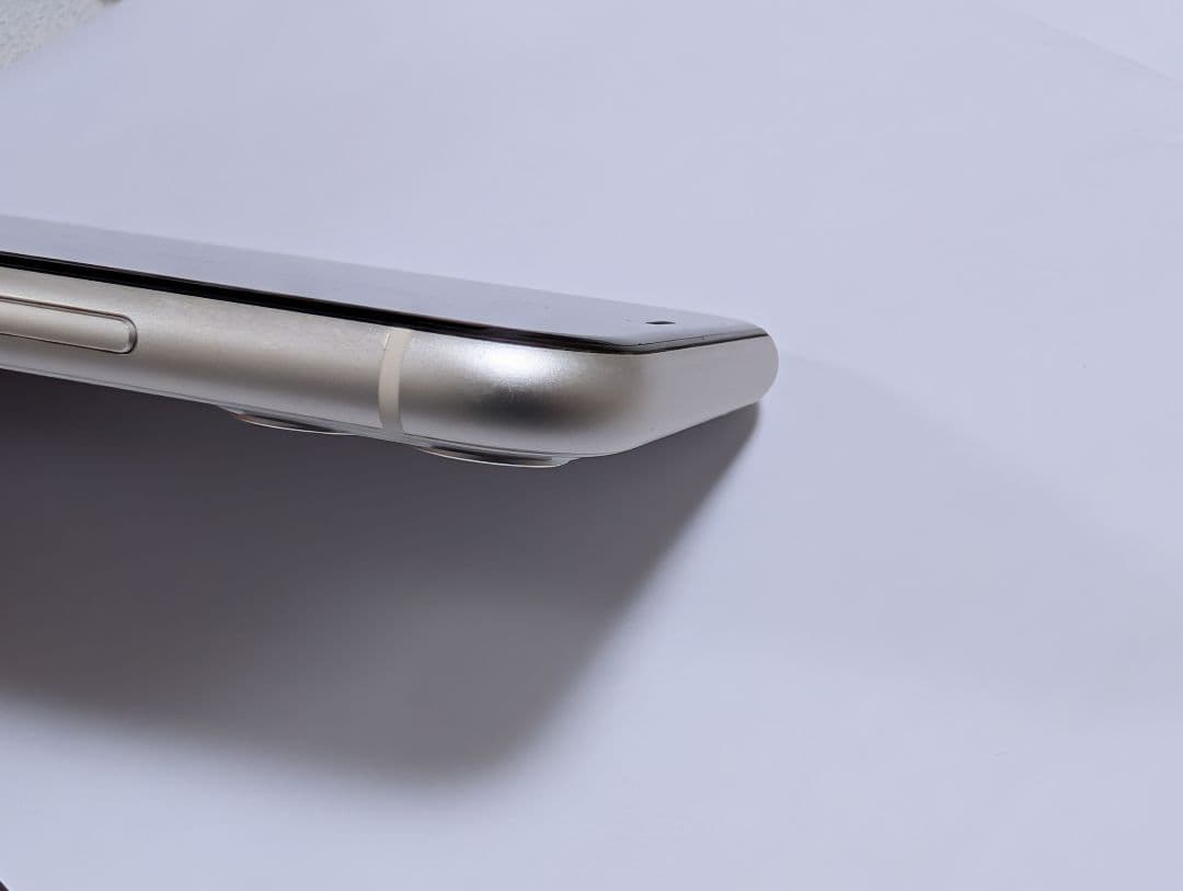 iPhone11　64GB ホワイト