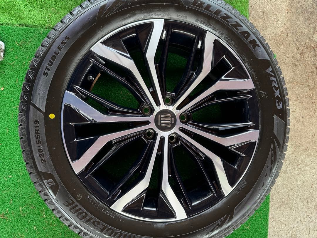 クラウンクロスオーバ一　純正スタッドレス225/55R19