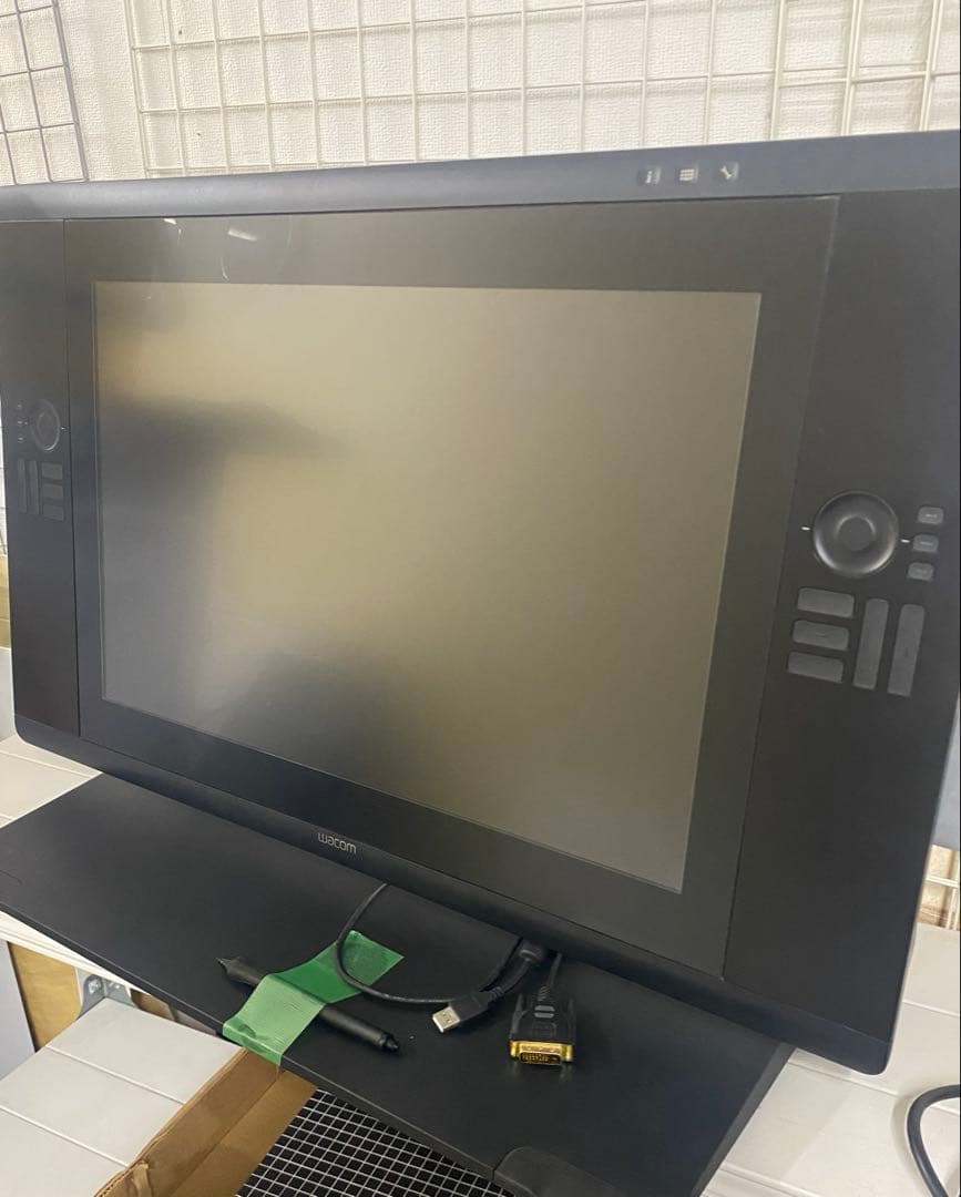 s*n様 Wacom Cintiq 24HD DTK-2400 液タブ　ペンタブ