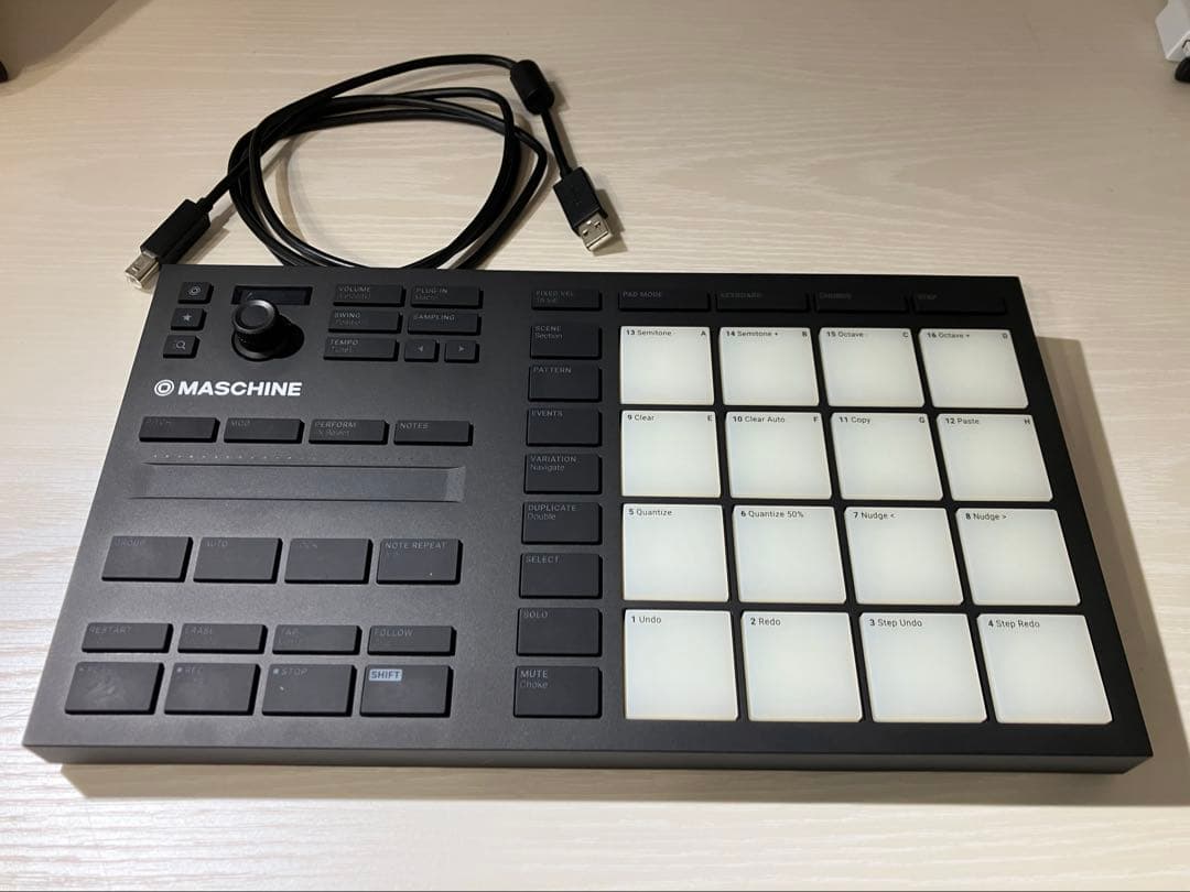 MASCHINE Mikro MK3ライセンス付属 美品