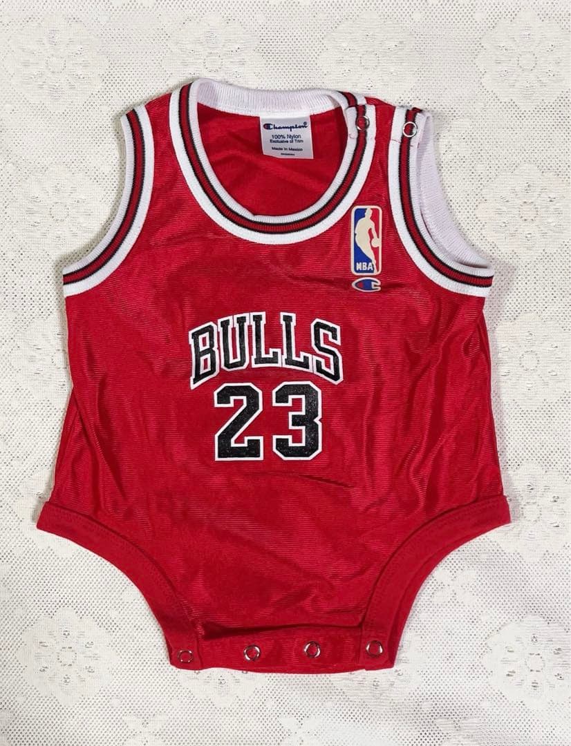 NBA Champion BULLS ブルズ　ジョーダン 23 赤ロンパース
