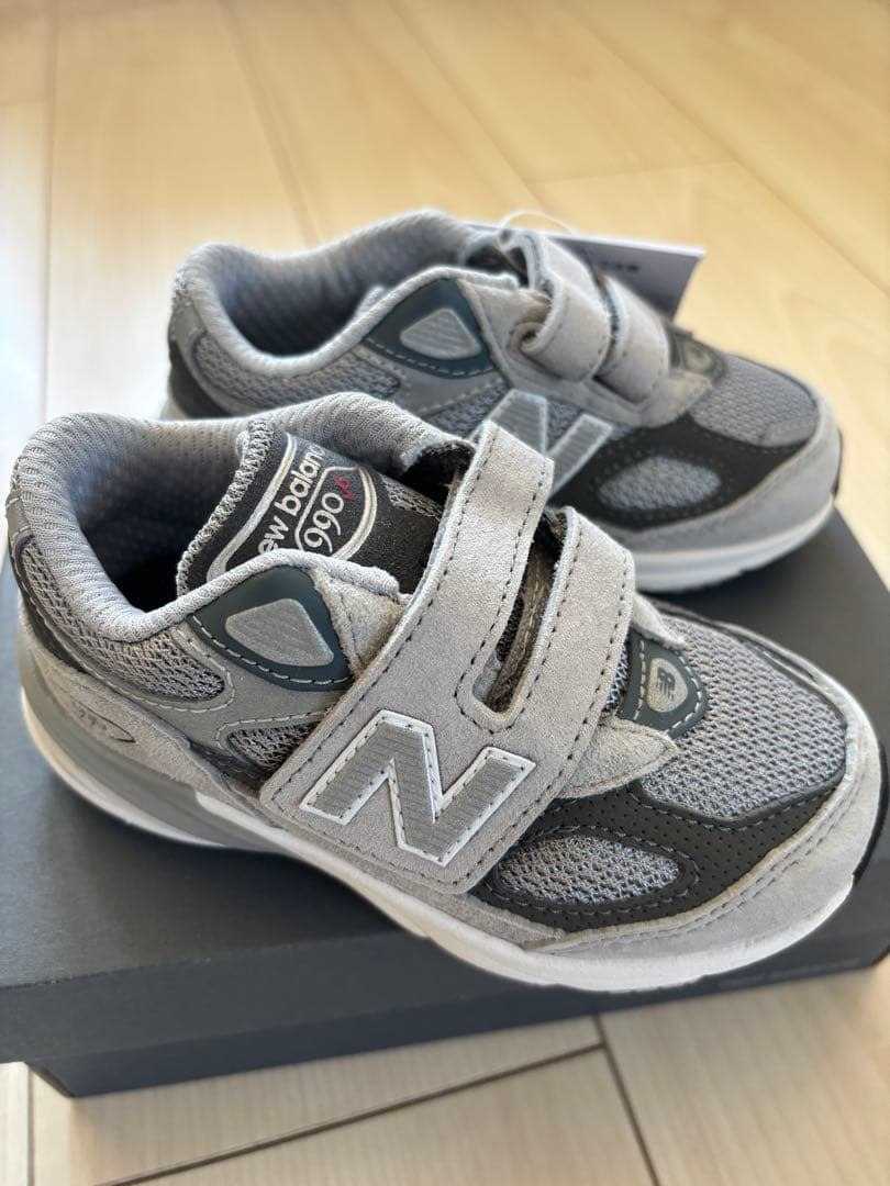 New Balance 990 ベルト付きスニーカー グレー