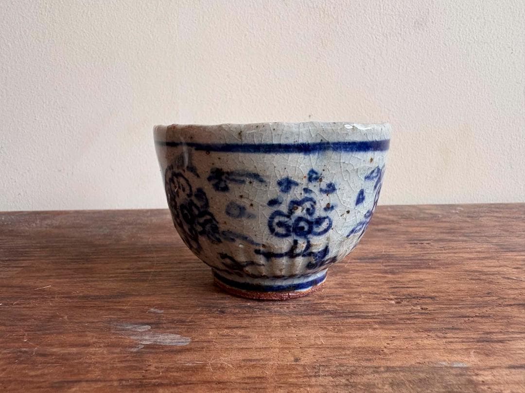 イムサエム　湯呑み　２客　花柄紋　輪花　未使用品