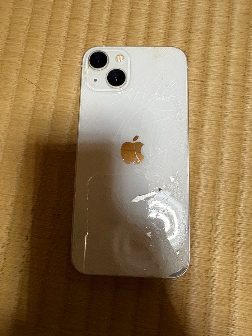 Apple iPhone 13 ホワイト 背面ひび割れあり