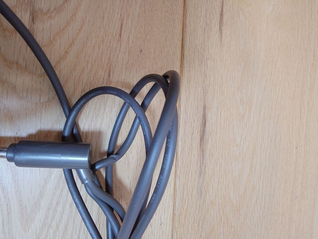 Dyson v8 slim fluffy スティッククリーナー コードレス掃除機