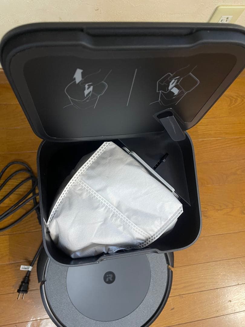 美品　iRobotoルンバ i3 クリーンベース付き