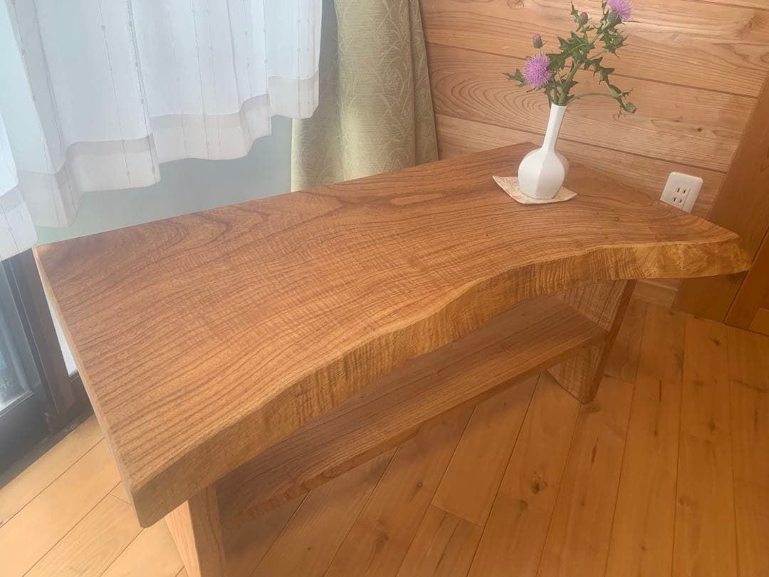 月うさぎ サイドテーブル、TV台(栴檀片側耳付一枚板天板)ワイルド一点物❣️