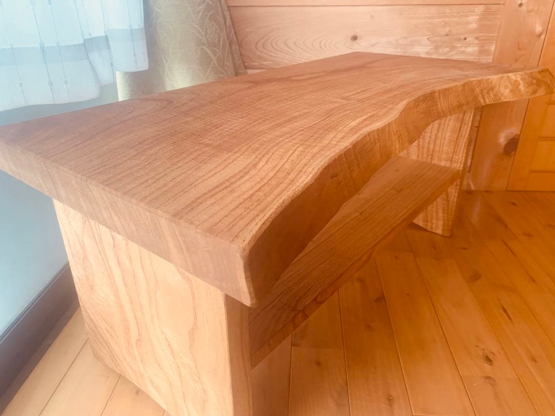 月うさぎ サイドテーブル、TV台(栴檀片側耳付一枚板天板)ワイルド一点物❣️