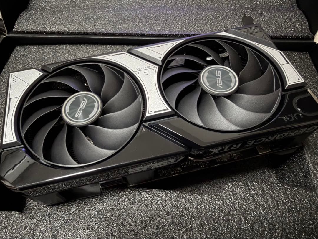 グラフィックボード・グラボ・ビデオカード ASUS Dual GeForce RTX 5060 8GB GDDR7
