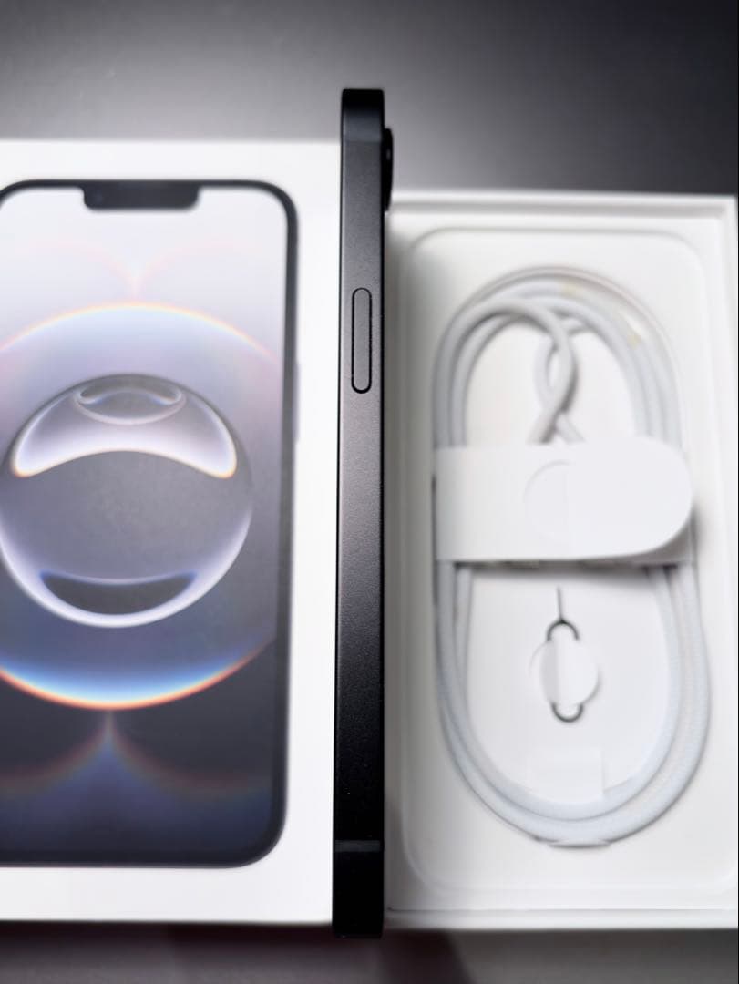 美品Apple iPhone 16e ブラック 本体 BT100% SIMフリー