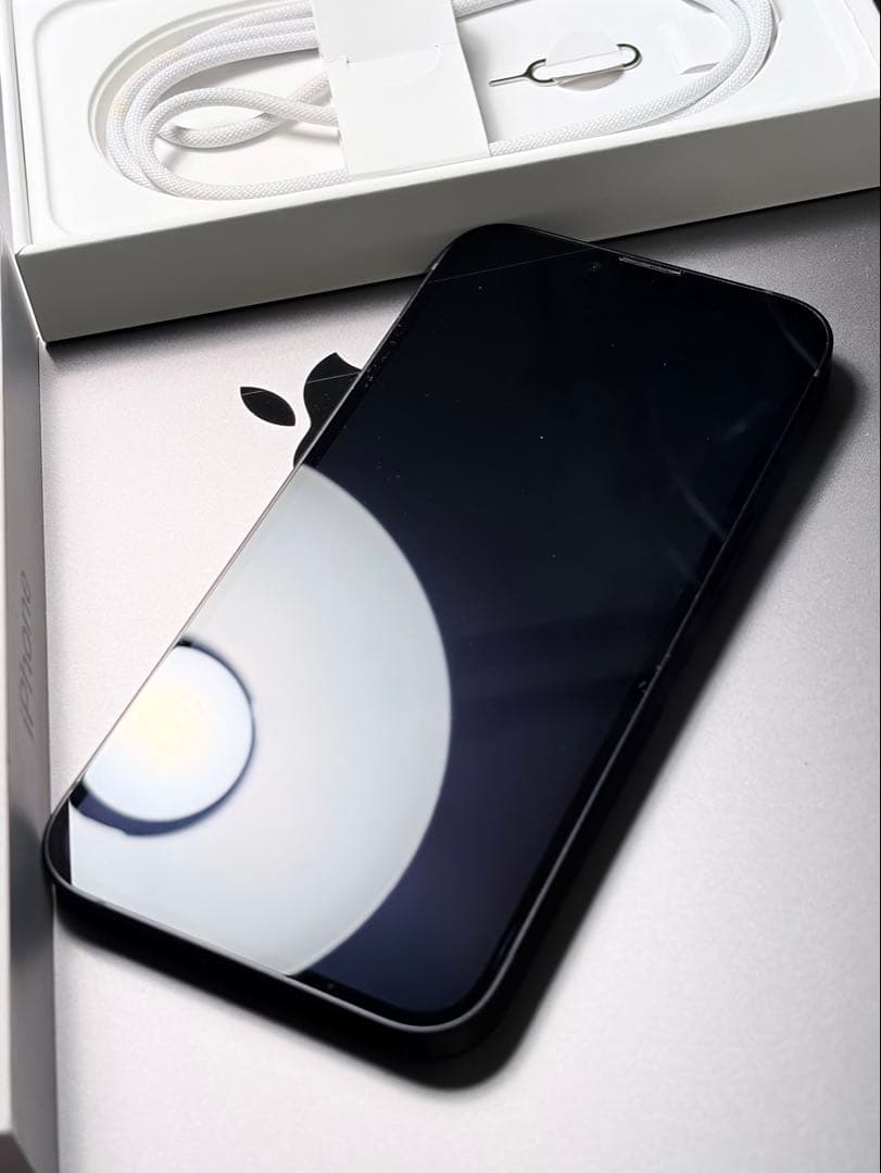 美品Apple iPhone 16e ブラック 本体 BT100% SIMフリー