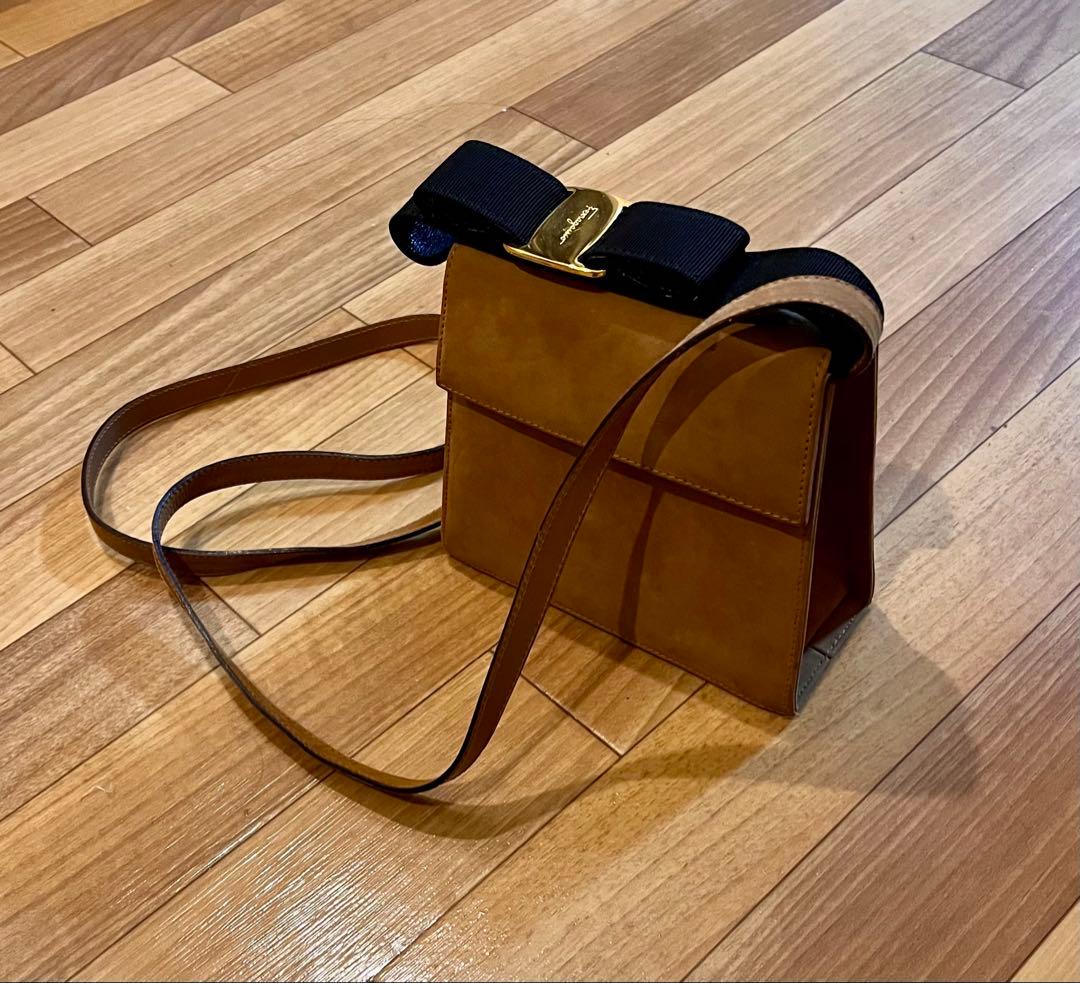 【Ferragamo】ショルダーバッグ　ブラウン