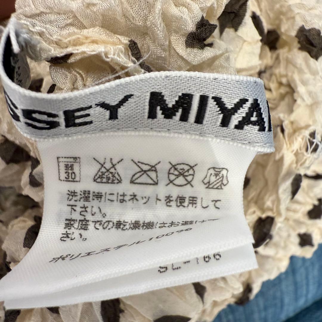 ISSEY MIYAKE 水玉シワ加工タートルネック