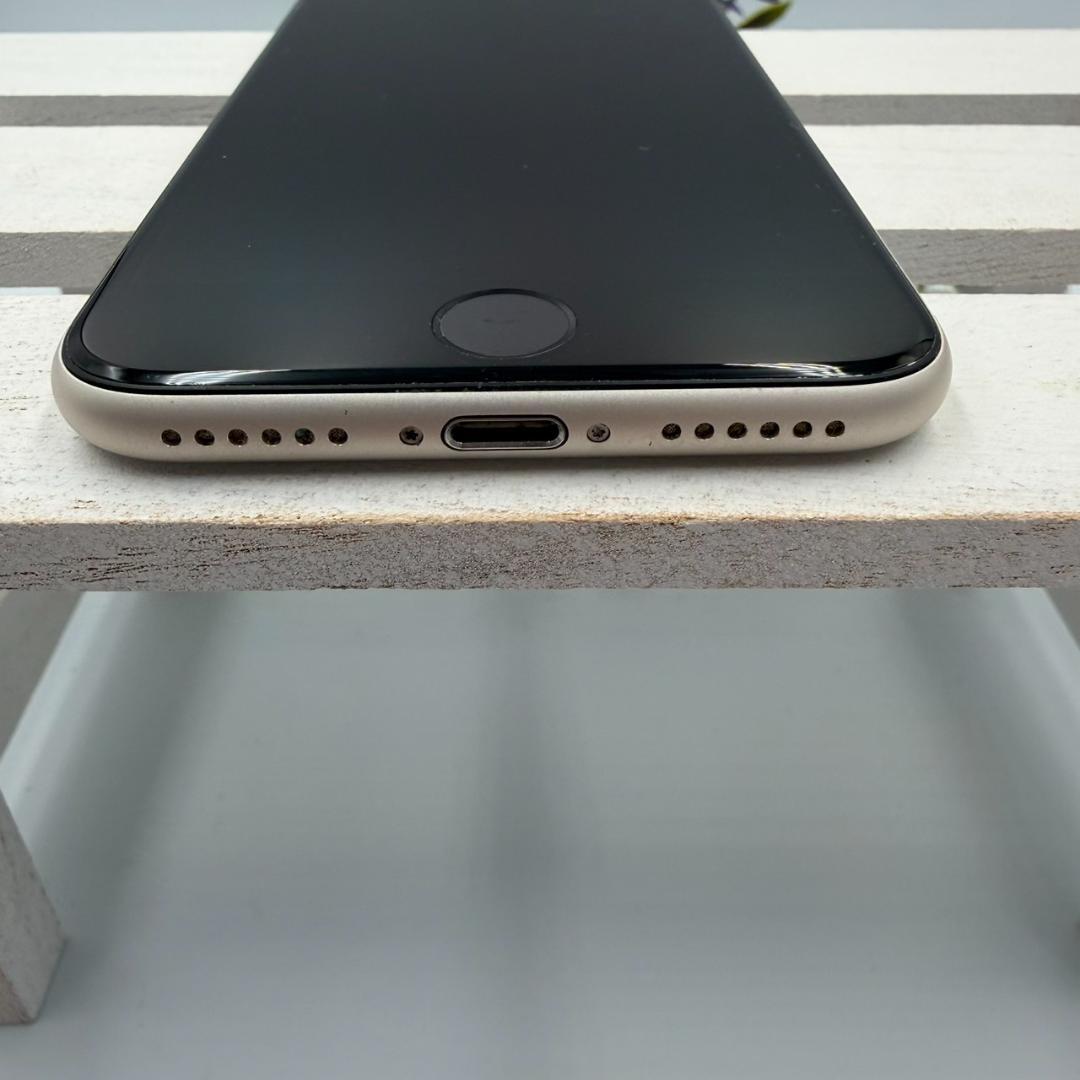【美品】iPhone SE第3世代 64GB スターライト 323
