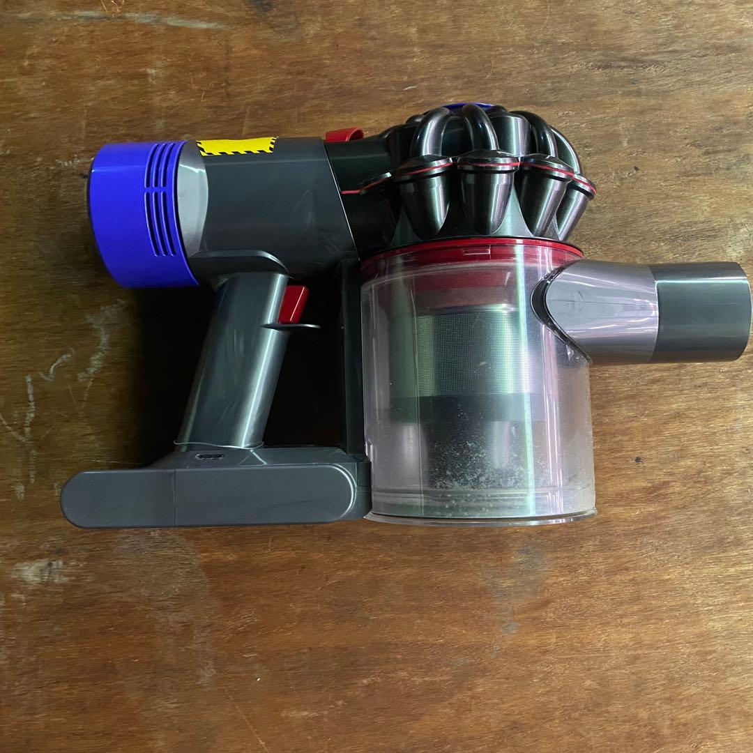 Dyson V8（SV10）本体セットです。【充電器なし】【大きいヘッドなし】