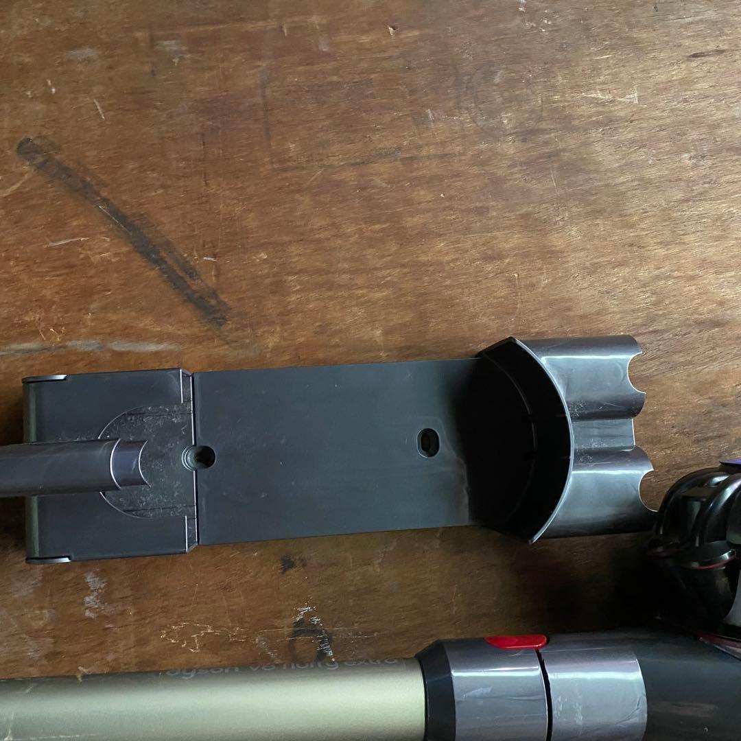 Dyson V8（SV10）本体セットです。【充電器なし】【大きいヘッドなし】