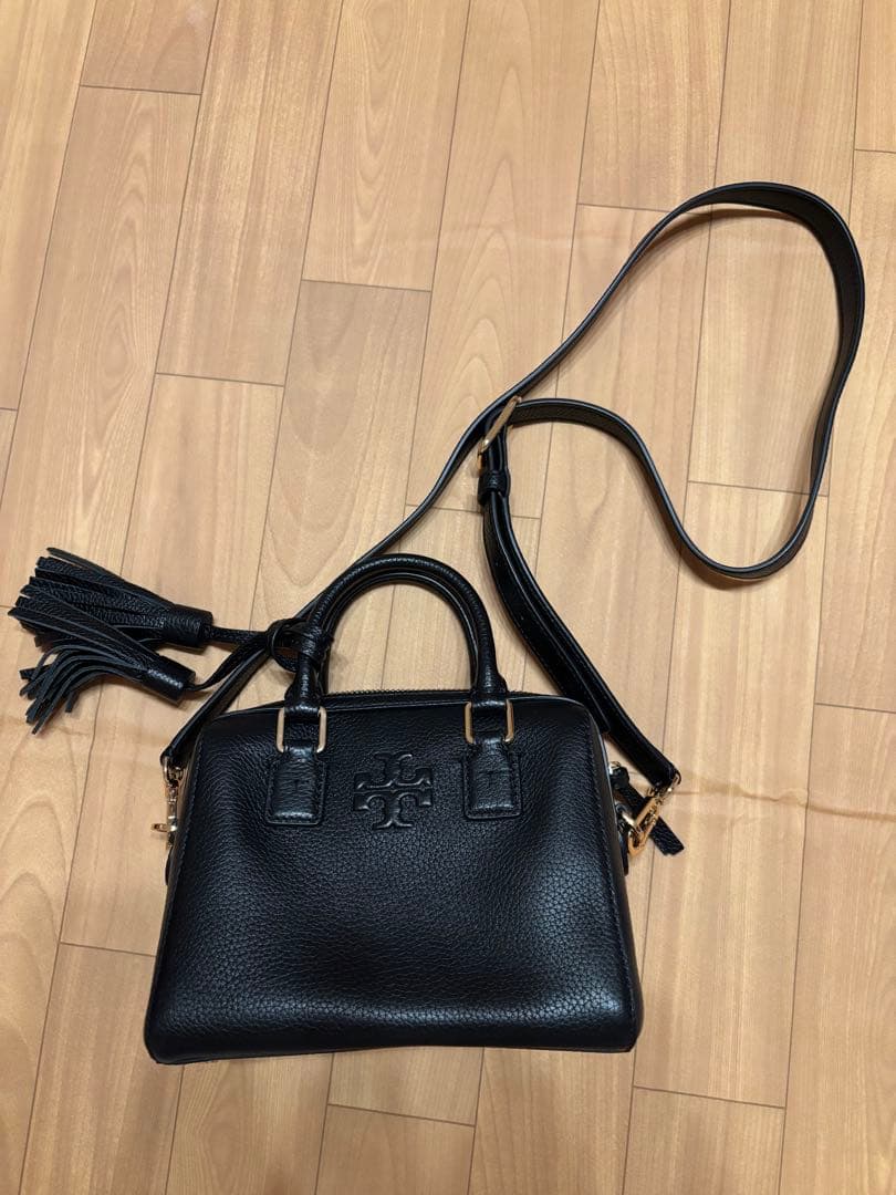 TORY BURCH黒レザーショルダーバッグ タッセル付き