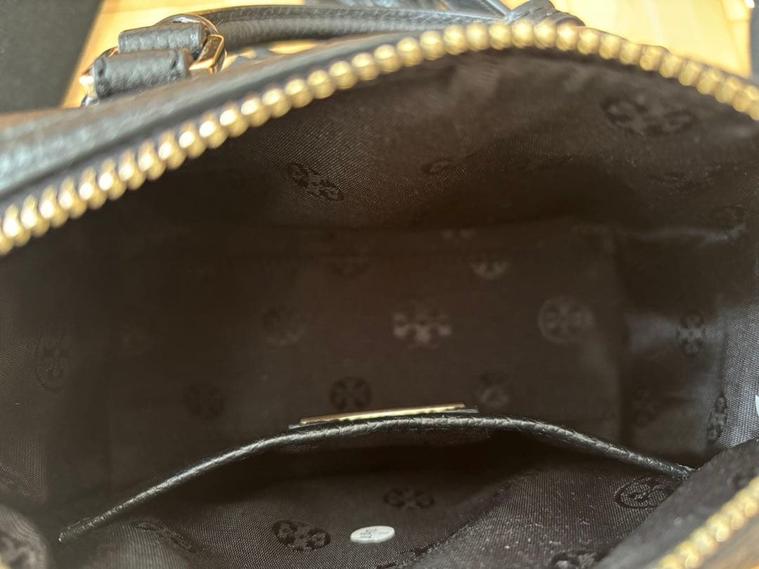 TORY BURCH黒レザーショルダーバッグ タッセル付き
