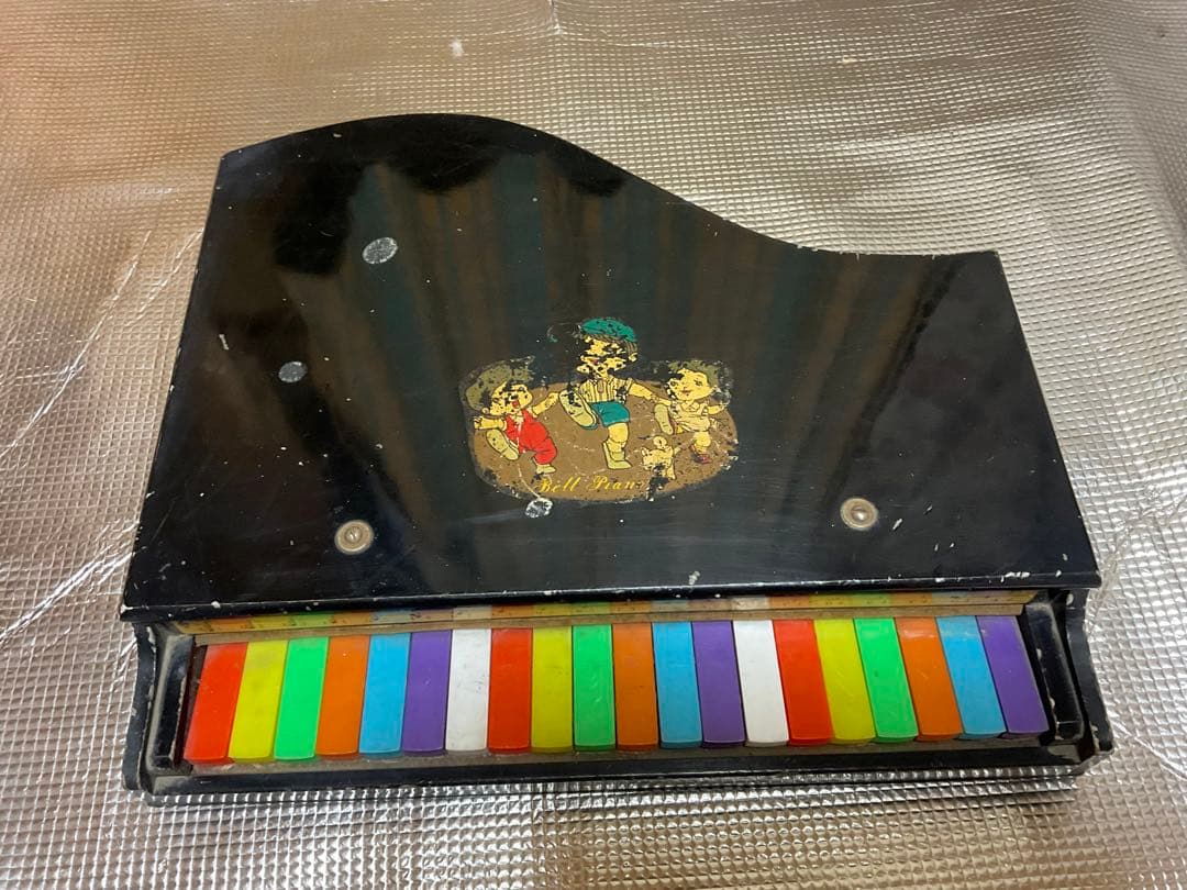 子供用ピアノ　Bell piano （ベルピアノ）【台座欠品、音はなります】。