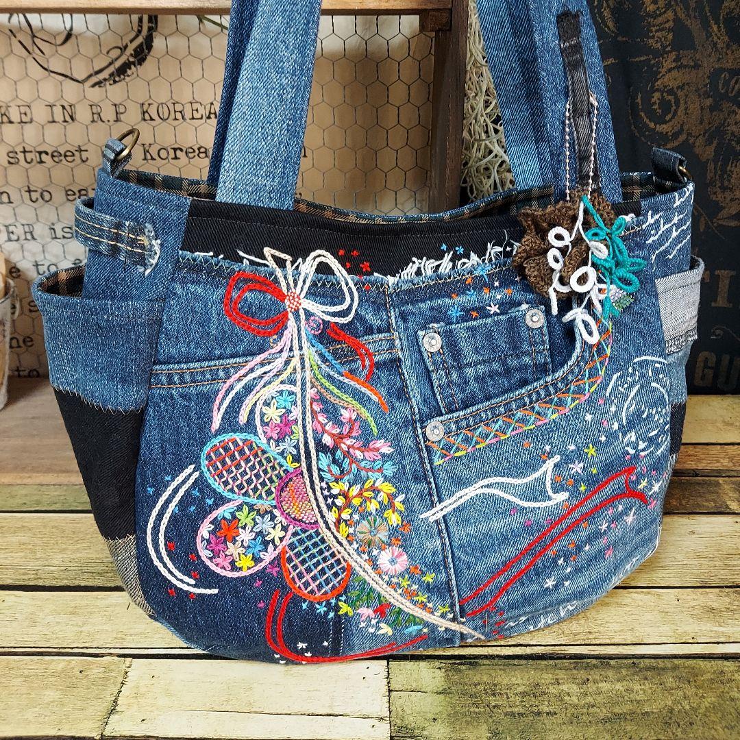 刺繍デニムバック　No.646　デニムリメイク　チューリップバック　丸いバック